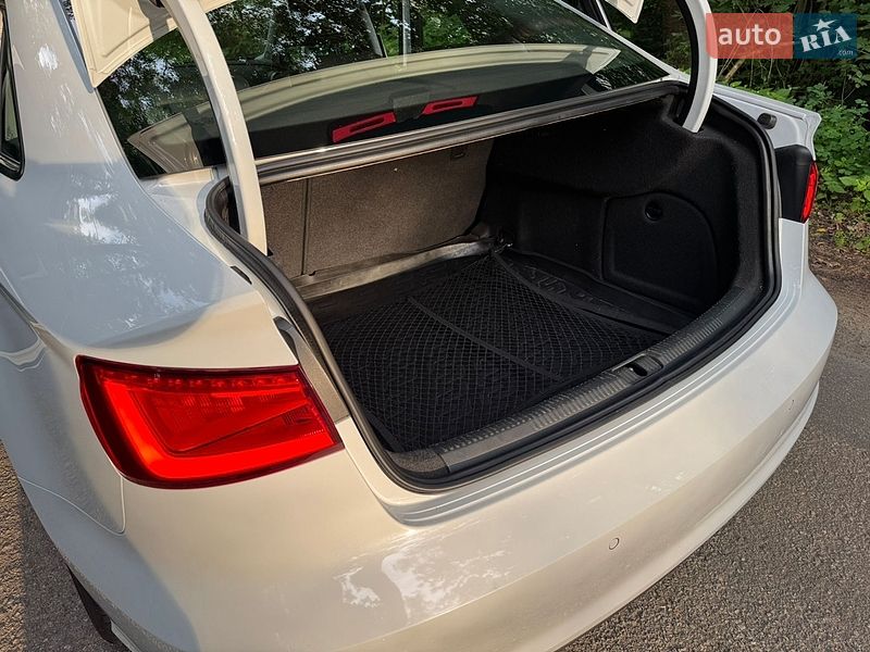 Седан Audi A3 2016 в Киеве