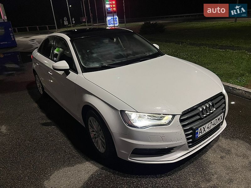 Седан Audi A3 2016 в Киеве