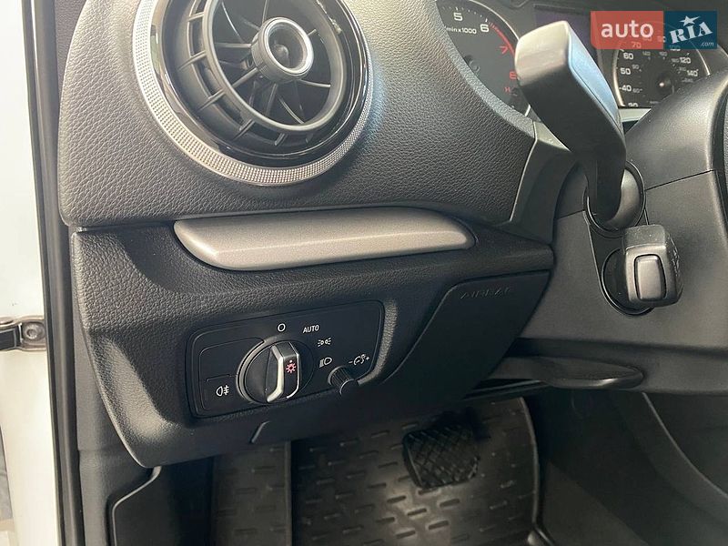 Седан Audi A3 2015 в Києві фото 20 Седан Audi A3 2015 в Києві