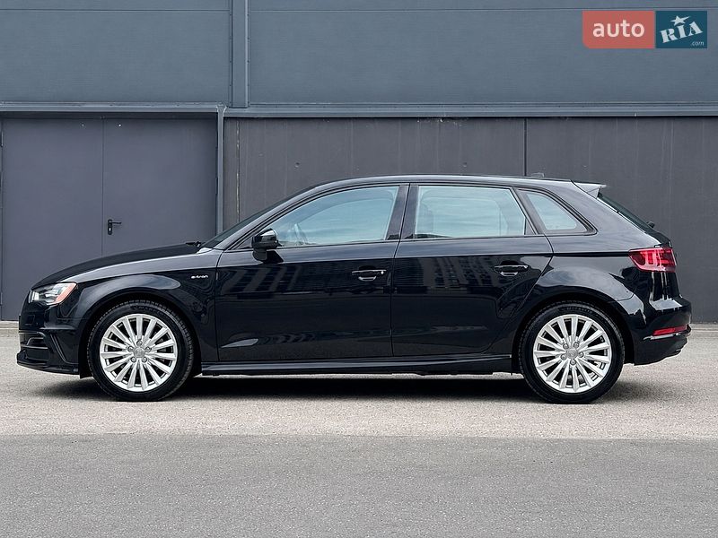 Хэтчбек Audi A3 2016 в Киеве