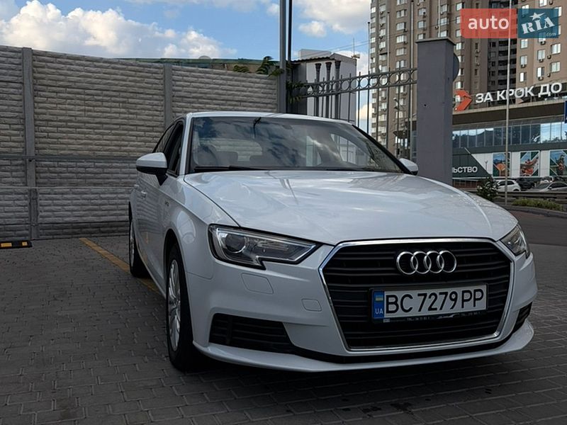 Хетчбек Audi A3 2018 в Одесі фото Хетчбек Audi A3 2018 в Одесі