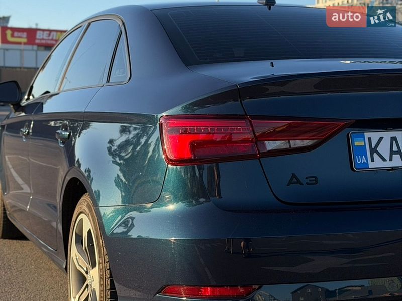 Седан Audi A3 2018 в Киеве
