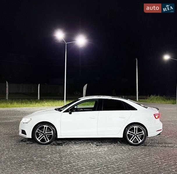 Седан Audi A3 2019 в Киеве