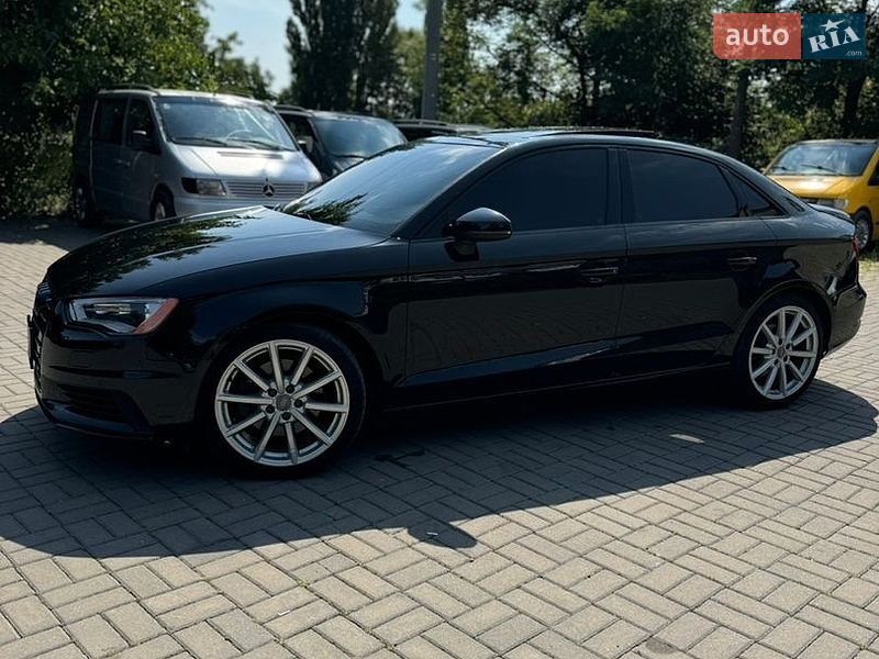 Седан Audi A3 2015 в Чернівцях