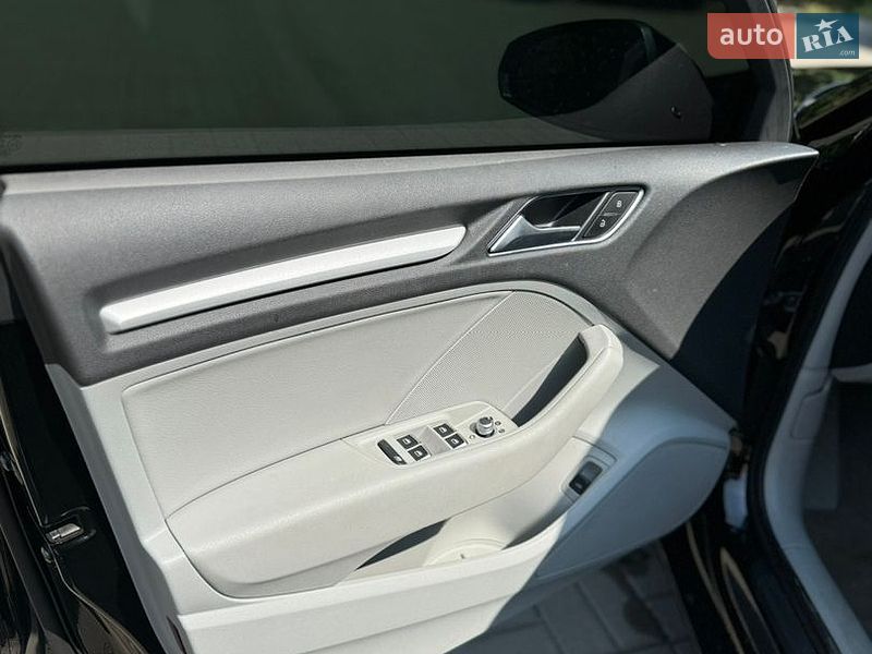 Седан Audi A3 2015 в Чернівцях