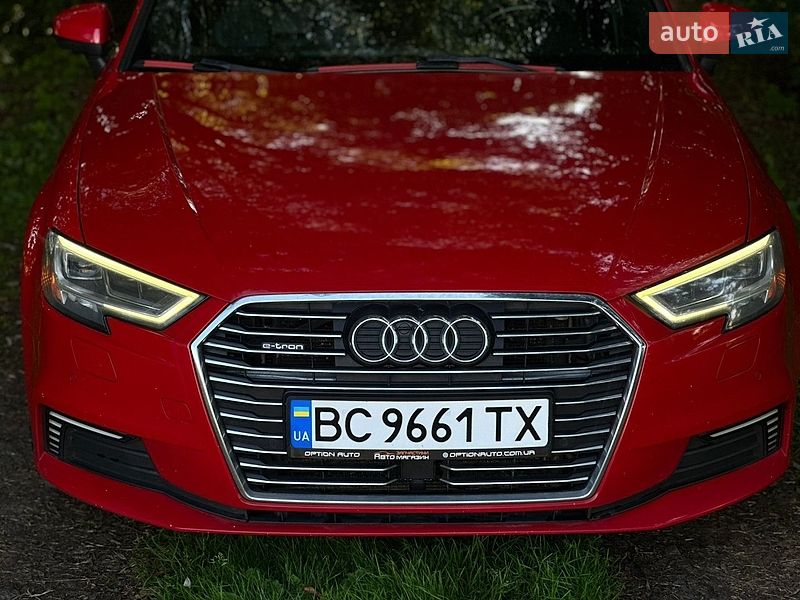 Седан Audi A3 2016 в Львові