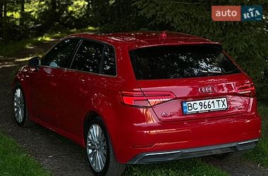 Седан Audi A3 2016 в Львові