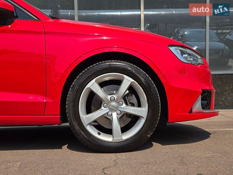 Седан Audi A3 2015 в Киеве