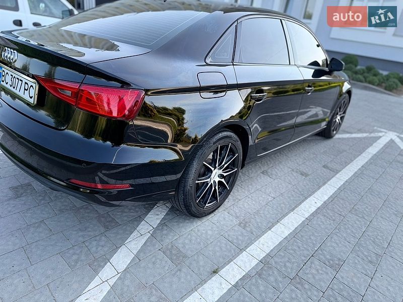 Седан Audi A3 2015 в Мостиській