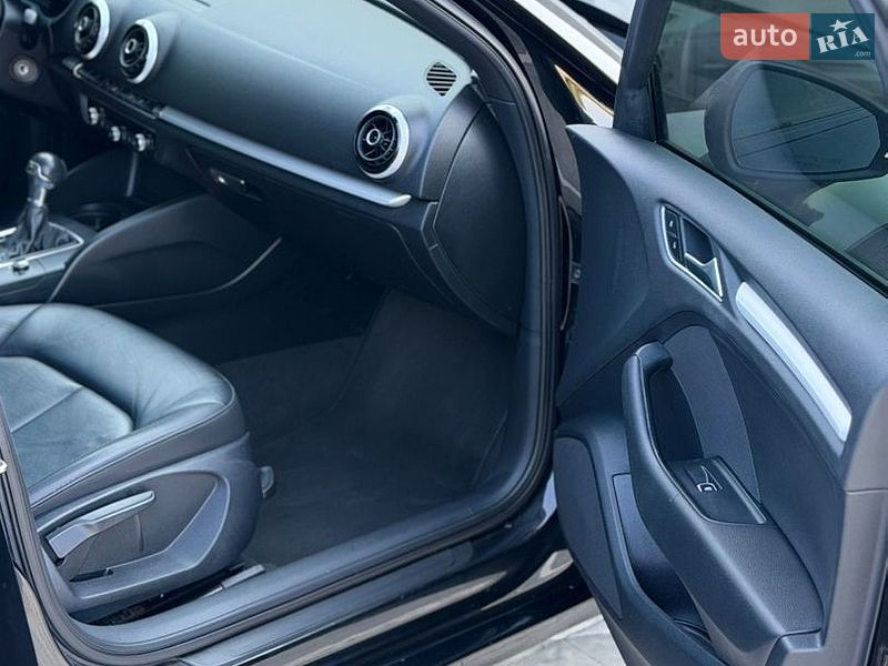 Седан Audi A3 2015 в Мостиській
