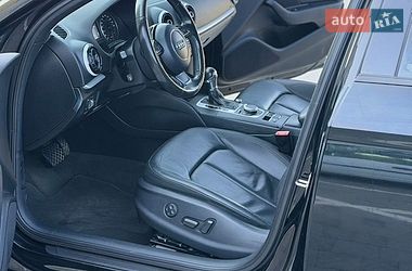 Седан Audi A3 2015 в Мостиській