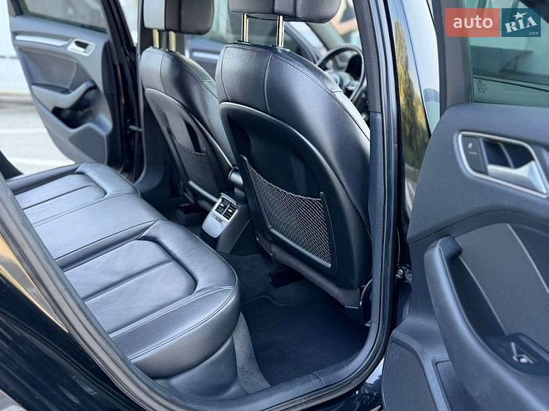 Седан Audi A3 2015 в Мостиській
