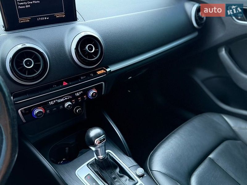 Седан Audi A3 2015 в Мостиській