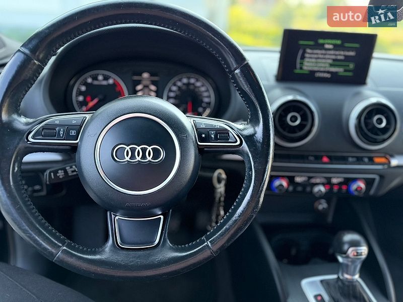 Седан Audi A3 2015 в Мостиській