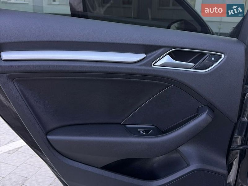 Седан Audi A3 2015 в Мостиській