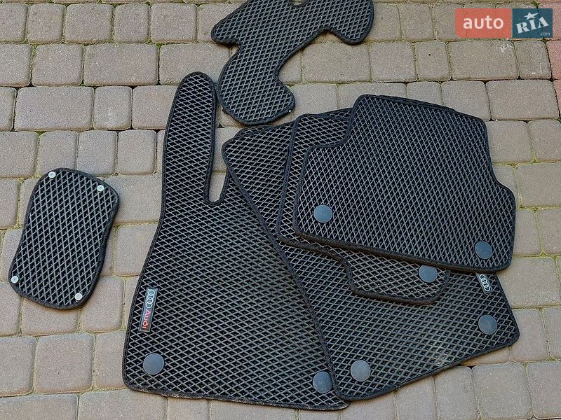Седан Audi A3 2015 в Мостиській