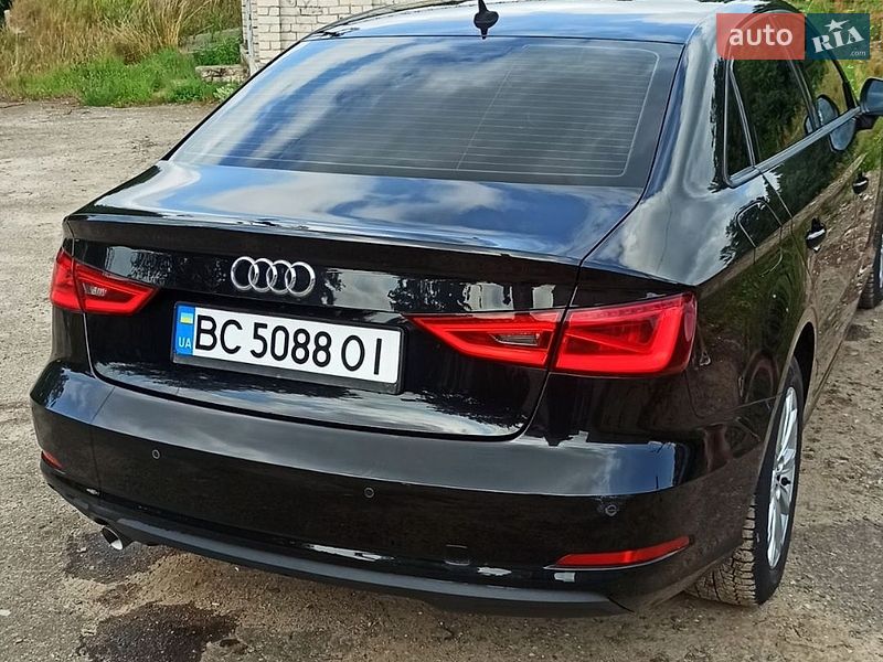 Седан Audi A3 2016 в Новояворівську