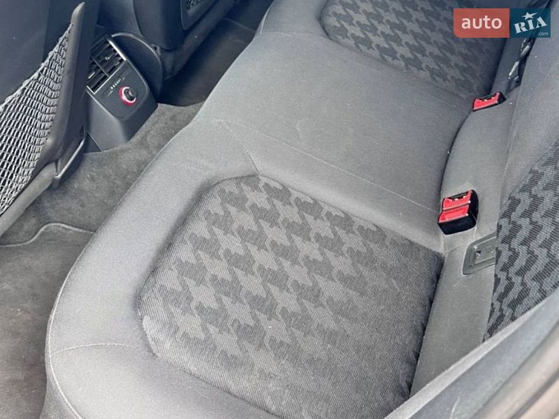 Седан Audi A3 2016 в Новояворівську