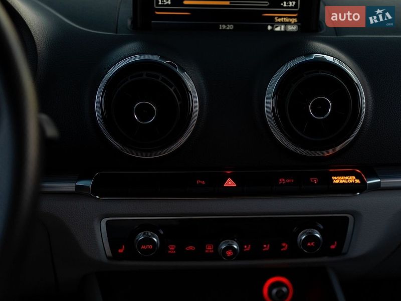 Кабріолет Audi A3 2016 в Дніпрі