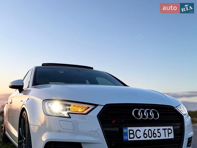 Седан Audi A3 2016 в Новояворівську