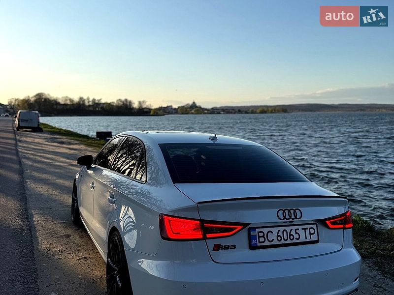 Седан Audi A3 2016 в Новояворівську