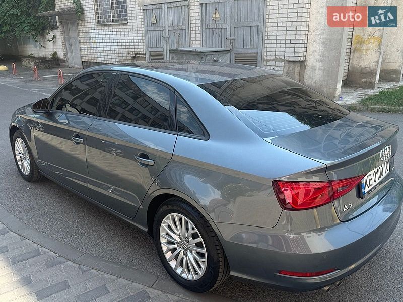 Седан Audi A3 2016 в Днепре