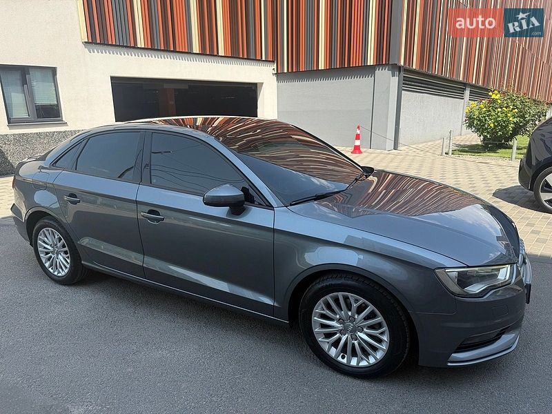 Седан Audi A3 2016 в Днепре