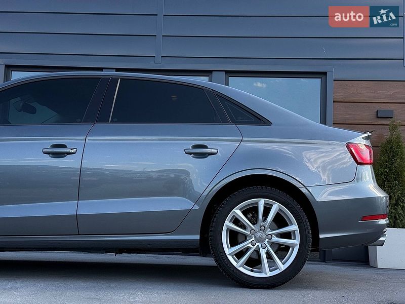 Седан Audi A3 2015 в Ровно