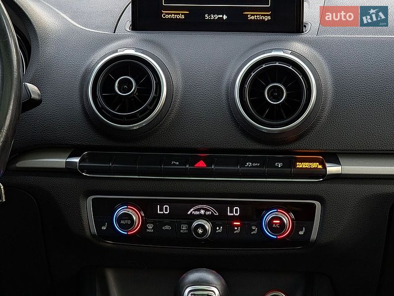 Седан Audi A3 2015 в Дрогобыче