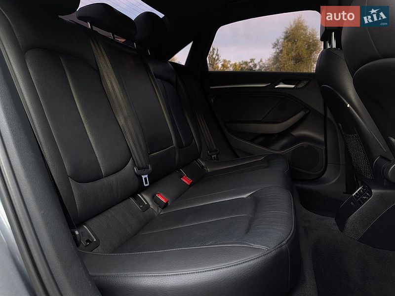 Седан Audi A3 2015 в Дрогобыче