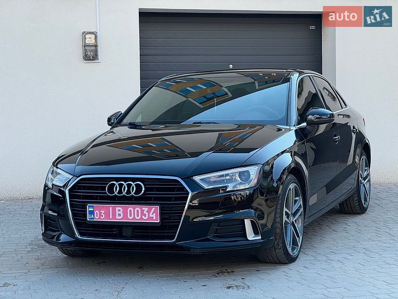 Седан Audi A3 2018 в Староконстантинове