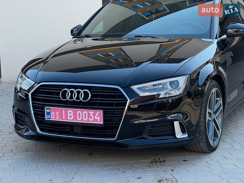 Седан Audi A3 2018 в Староконстантинове