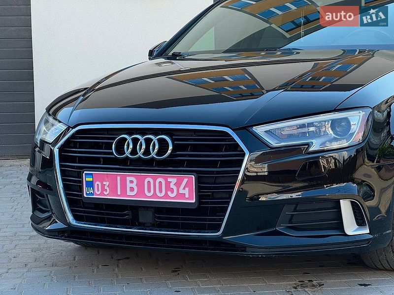 Седан Audi A3 2018 в Староконстантинове