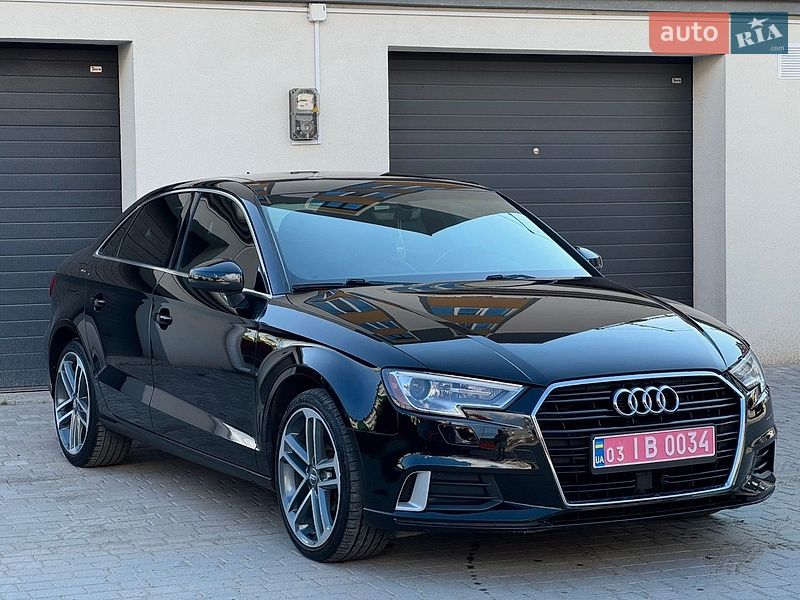Седан Audi A3 2018 в Староконстантинове
