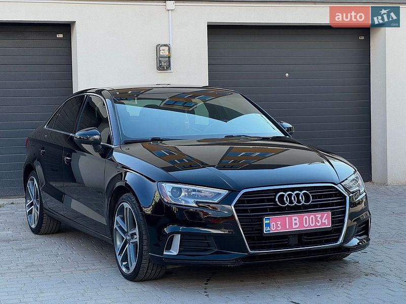 Седан Audi A3 2018 в Староконстантинове