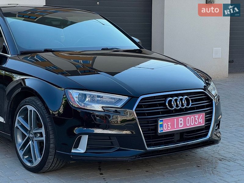 Седан Audi A3 2018 в Староконстантинове
