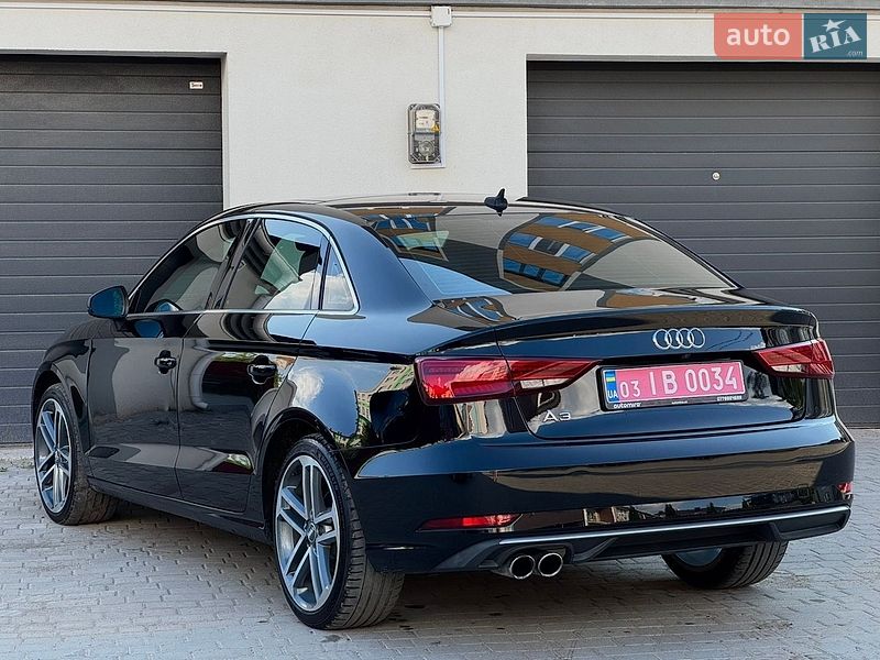 Седан Audi A3 2018 в Староконстантинове