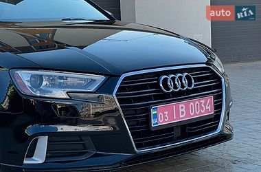 Седан Audi A3 2018 в Староконстантинове