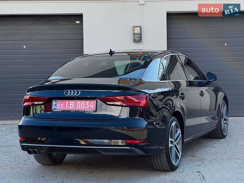 Седан Audi A3 2018 в Староконстантинове