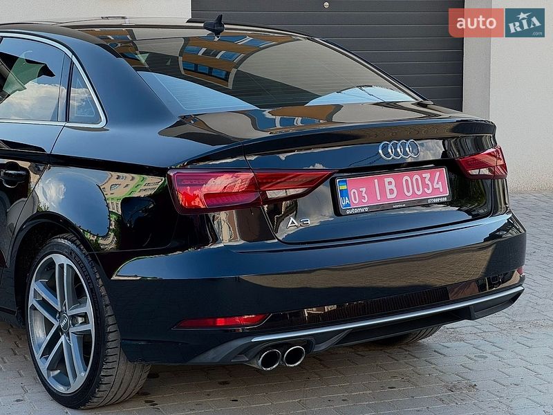 Седан Audi A3 2018 в Староконстантинове