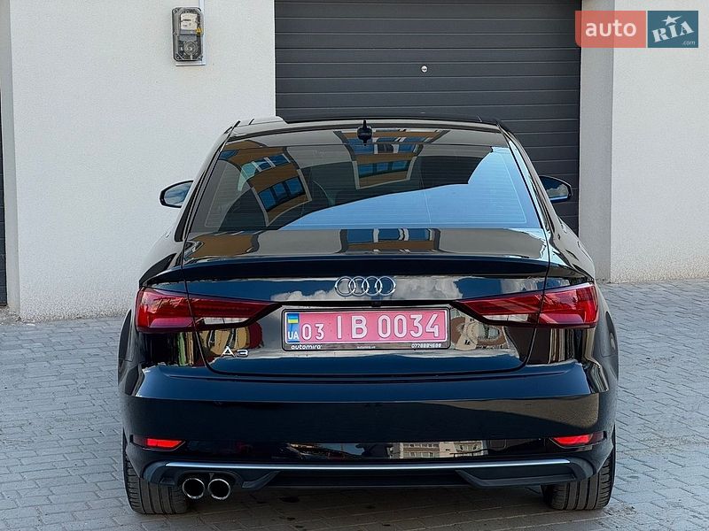 Седан Audi A3 2018 в Староконстантинове