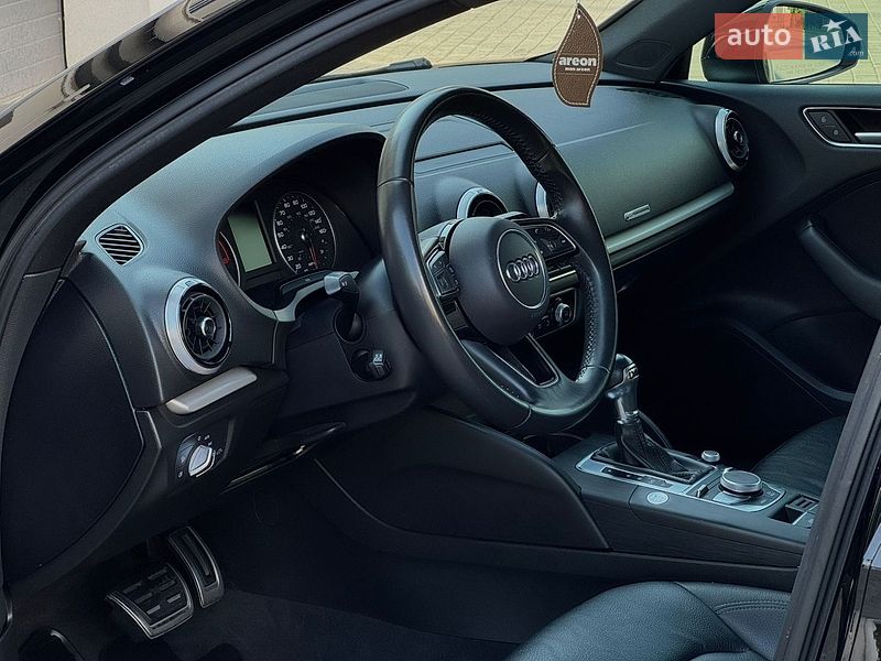 Седан Audi A3 2018 в Староконстантинове