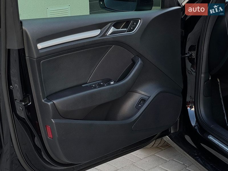 Седан Audi A3 2018 в Староконстантинове