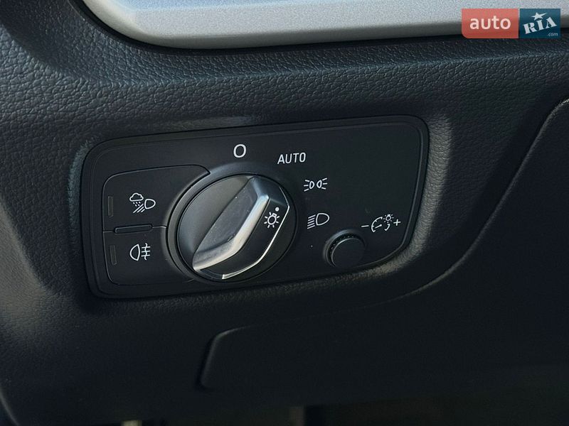 Седан Audi A3 2018 в Староконстантинове
