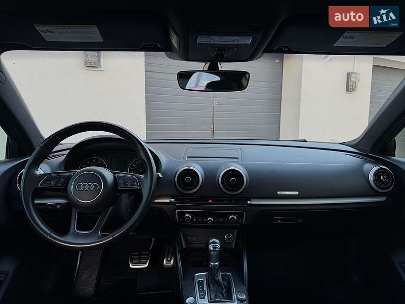 Седан Audi A3 2018 в Староконстантинове