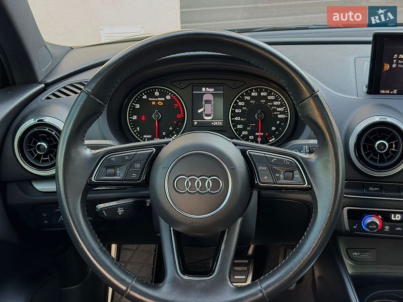 Седан Audi A3 2018 в Староконстантинове