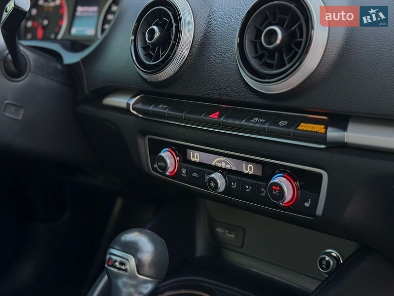 Седан Audi A3 2018 в Староконстантинове
