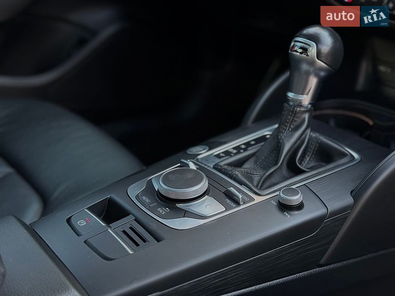 Седан Audi A3 2018 в Староконстантинове