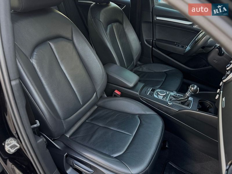 Седан Audi A3 2018 в Староконстантинове