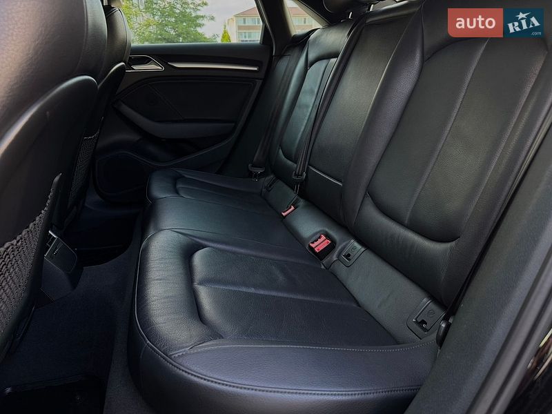 Седан Audi A3 2018 в Староконстантинове
